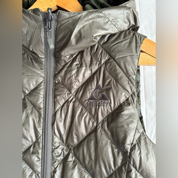 Reversible Gerry Puffer Vest - Picture 11 of 13